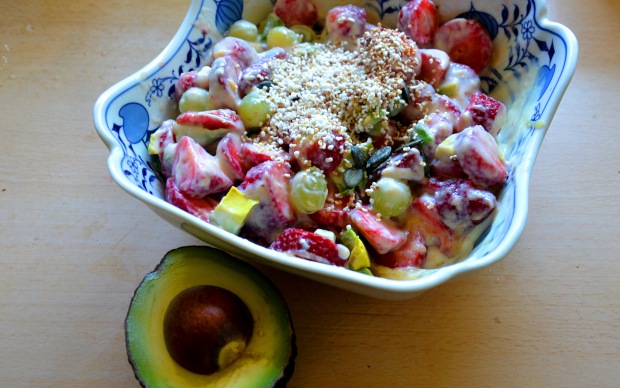 erdbeer-avocado-salat